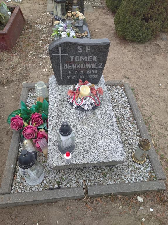 Tomasz Berkowicz 1998 Koronowo - Grobonet - Wyszukiwarka osób pochowanych