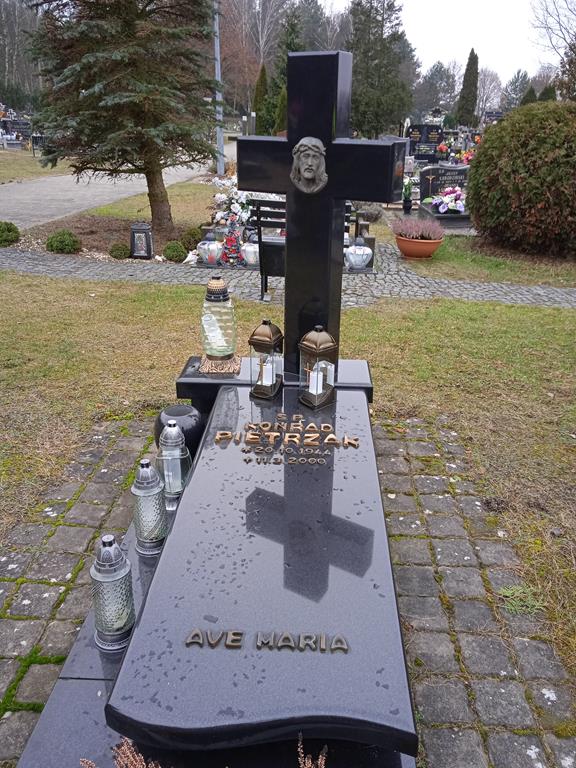 Konrad Pietrzak 1944 Koronowo - Grobonet - Wyszukiwarka osób pochowanych